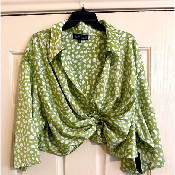 Eloquii Lime collard crop blouse - Picture 2 of 5